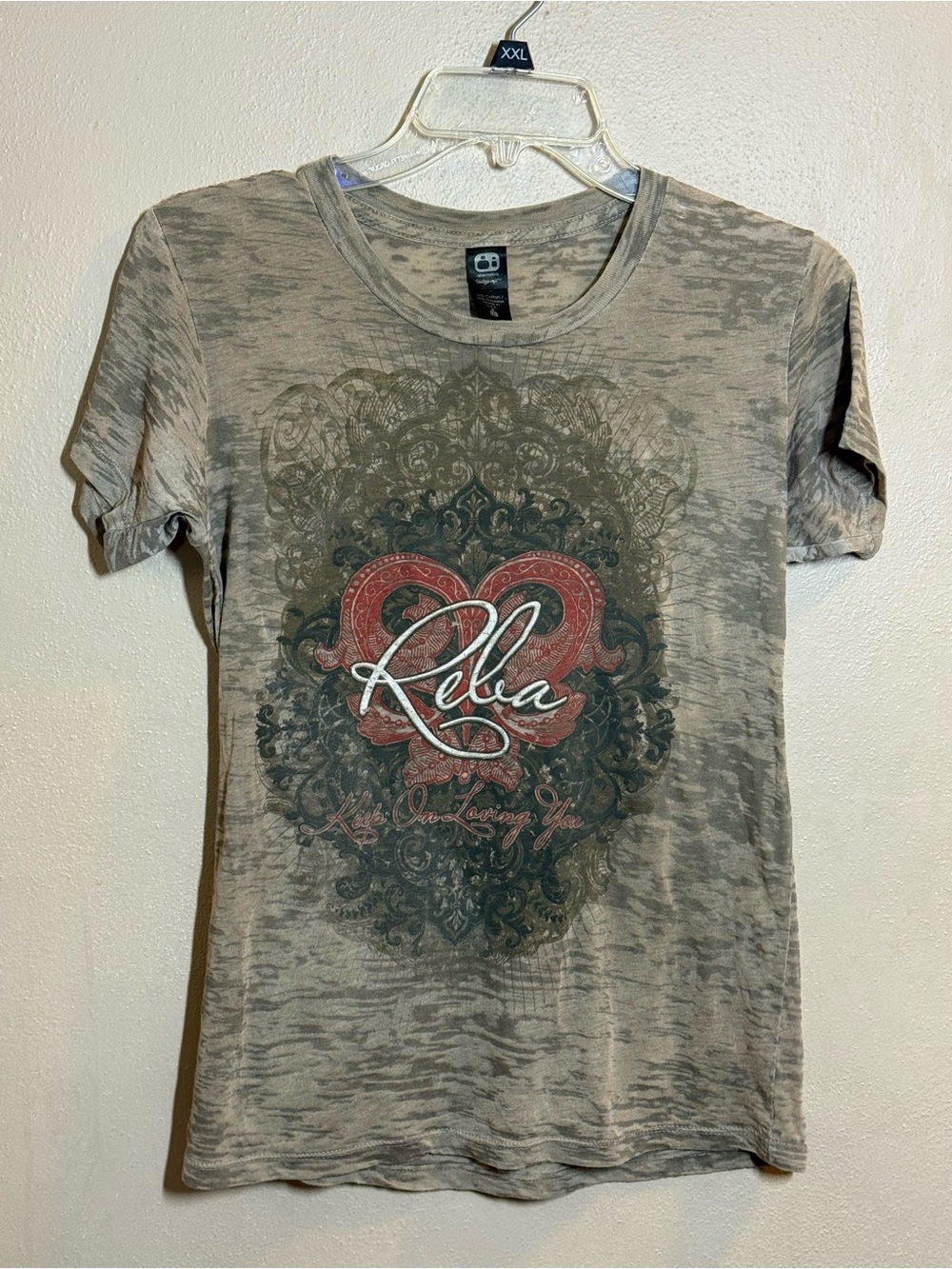 Alternative Vintage Soft Reba ‘Keep On Loving You’ Women’s T Sz Lg